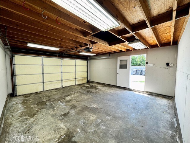 Building Photo - 14414 Studebaker Rd