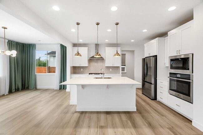 Building Photo - Spacious Two-Story in Port Orchard