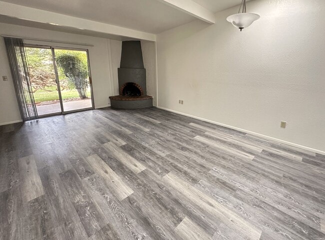 Building Photo - TOWNHOME - WILD TURKEY