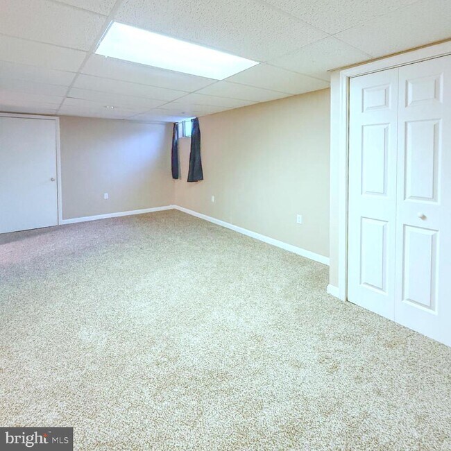 Building Photo - 3910 Red Leaf Ct