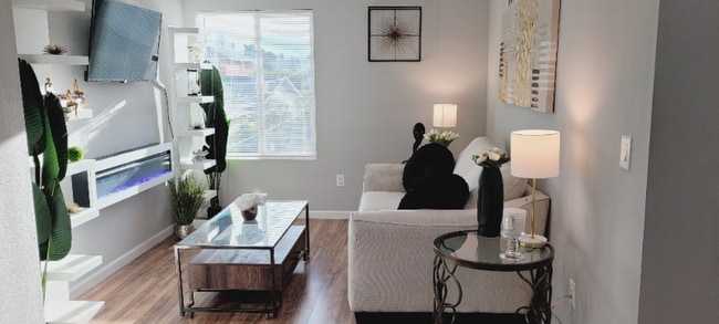 Building Photo - 532 Cesar E Chavez Pky