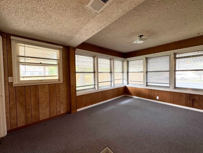 Building Photo - 1401 E 23rd Ave