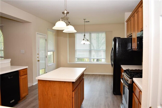 Building Photo - 704 Thrush Dr