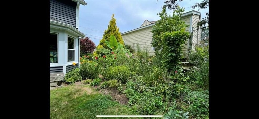 Building Photo - 12 Clark St