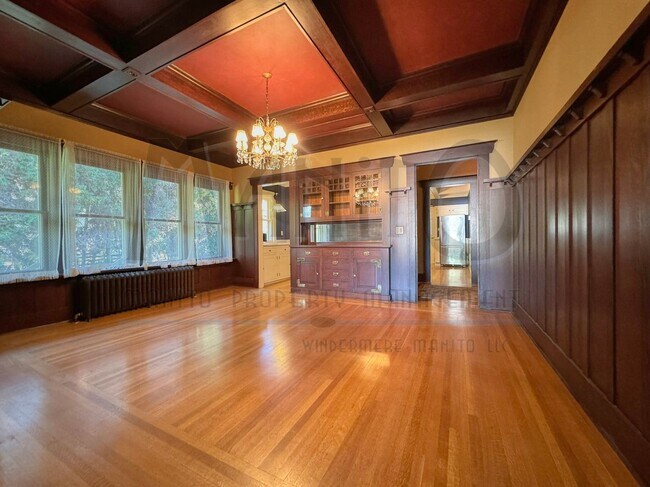 Building Photo - South Hill Swank