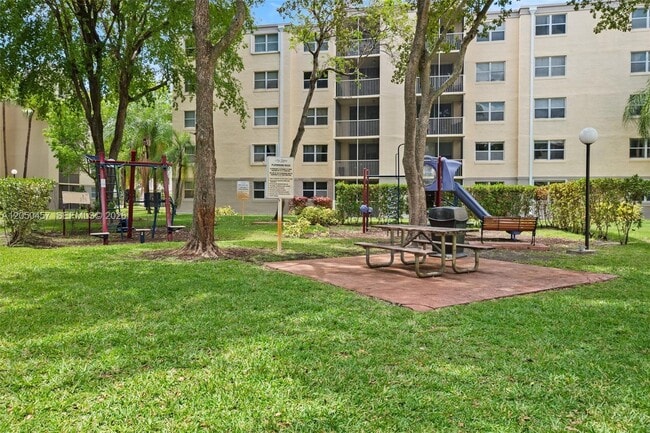 Building Photo - 8373 Lake Dr