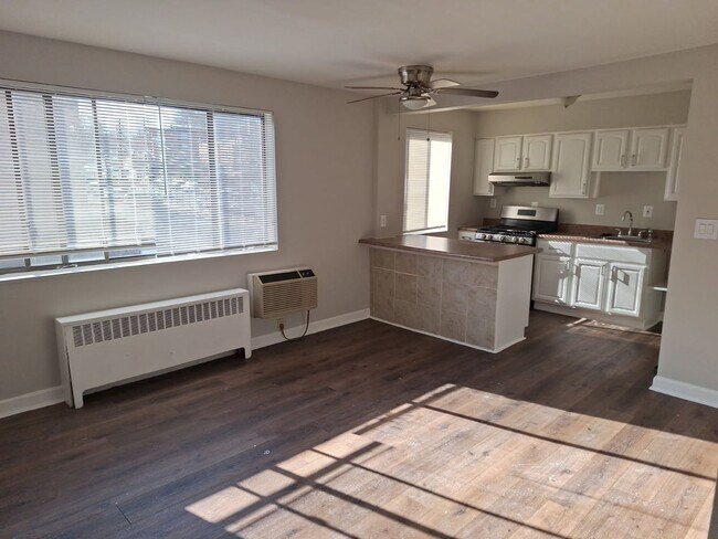Building Photo - Affordable 2-Bedroom Apartment in Southwes...