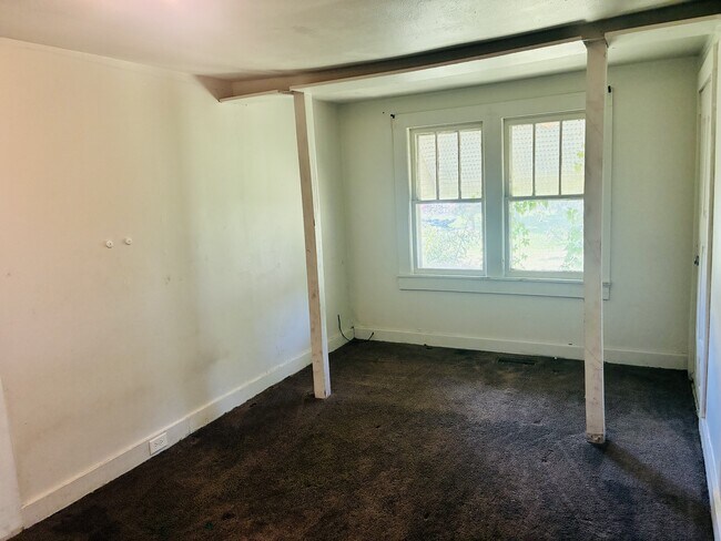 Building Photo - 602 Williams St