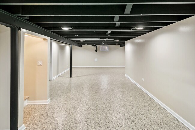 Building Photo - 3N425 N Howard Ave