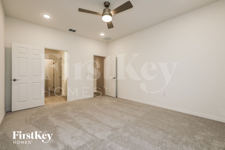 Building Photo - 515 Crown Rose Dr