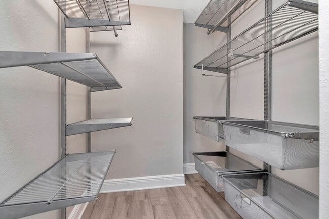Building Photo - Ground Floor - Corner/End Unit - Upgraded ...