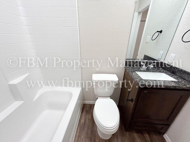 Building Photo - 818 Rose St