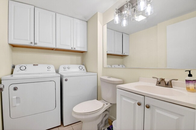 Building Photo - 590 Green Springs Pl