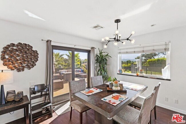 Building Photo - 7130 Gateshead Way