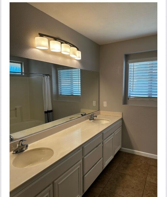 Building Photo - 5725 Monterey Pl