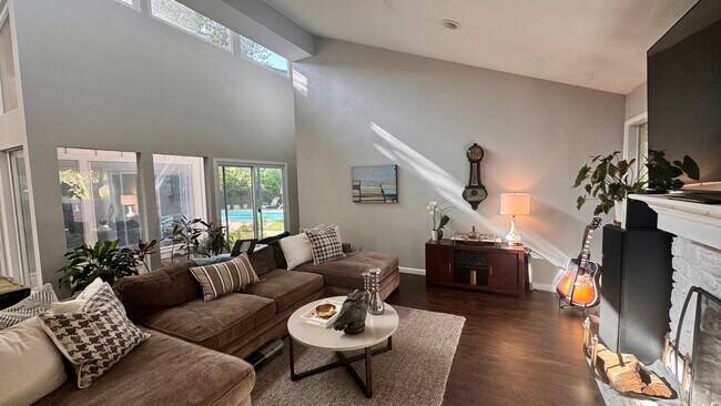 Building Photo - 4804 Greystone Dr