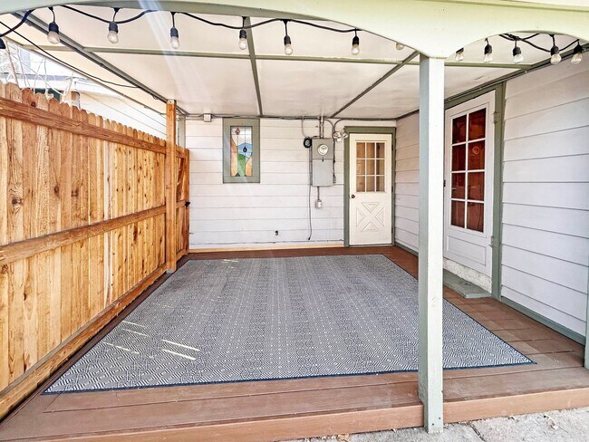 Building Photo - $0 DEPOSIT OPTION. CHARMING 3 BEDROOM WITH FENCED IN YARD AND DETACHED GARAGE IN DENVER'S BERKELE...