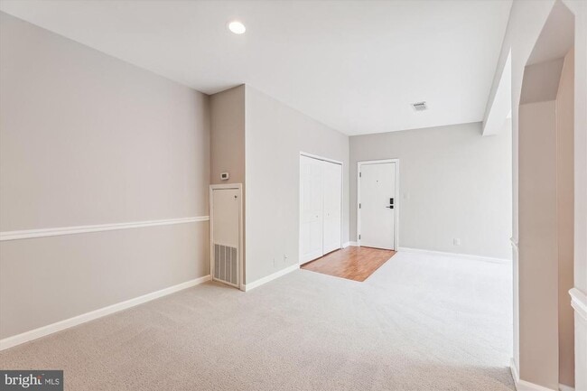 Building Photo - 2702 Dartmouth Rd