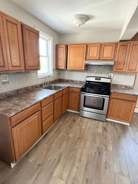 Building Photo - 738 S Seventh St