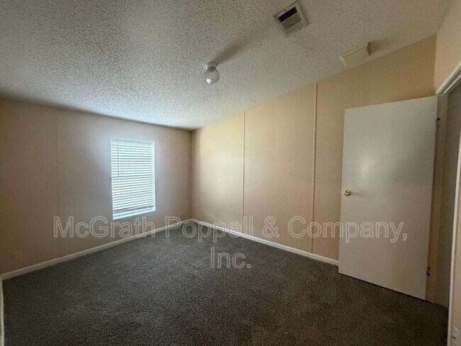 Building Photo - 12703 Lovers Ln