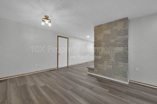 Building Photo - 1638 Parkinson Dr