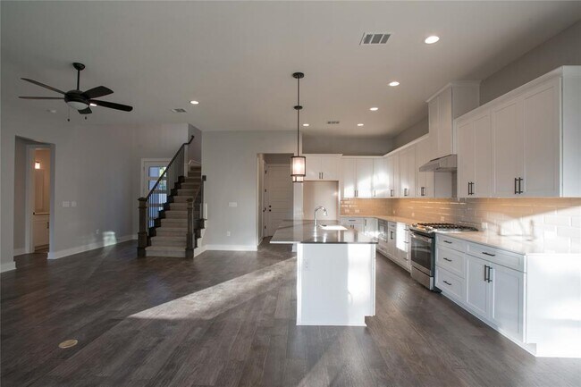 Building Photo - 3022 Sunridge Dr