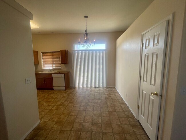 Building Photo - Sunshine Meadow 3 Bed/2 Bath Rancher
