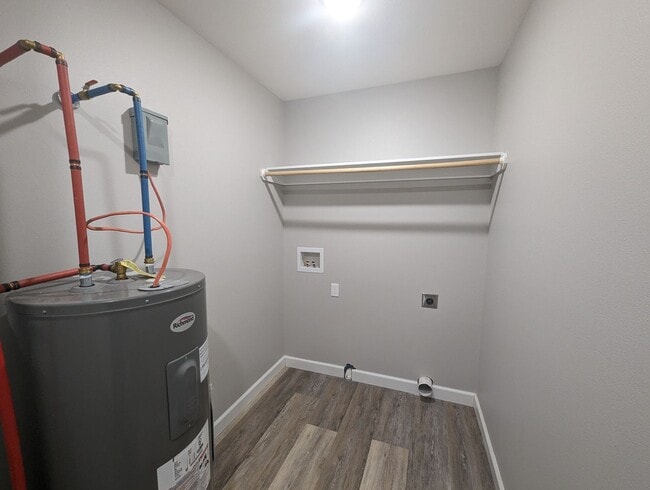 Building Photo - 3 Bedroom/2 Bathroom House • Southside