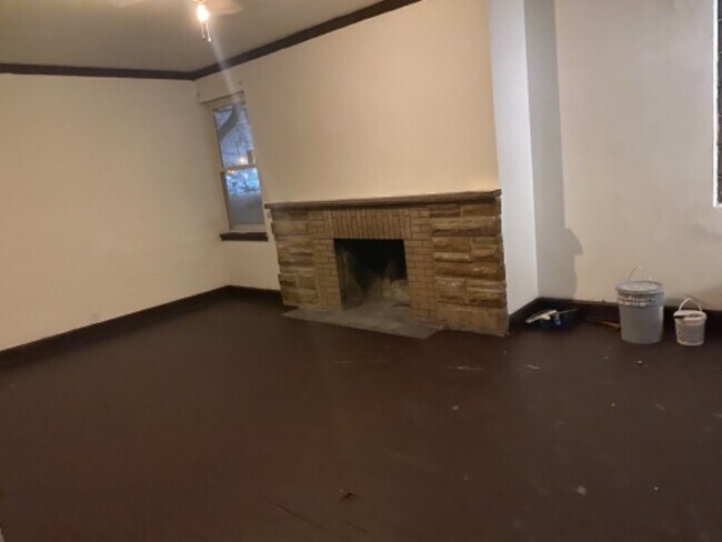 Building Photo - 1532 Woodland Ave NW