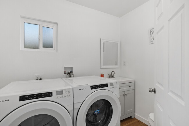 Laundry - 1421 Dubuque St