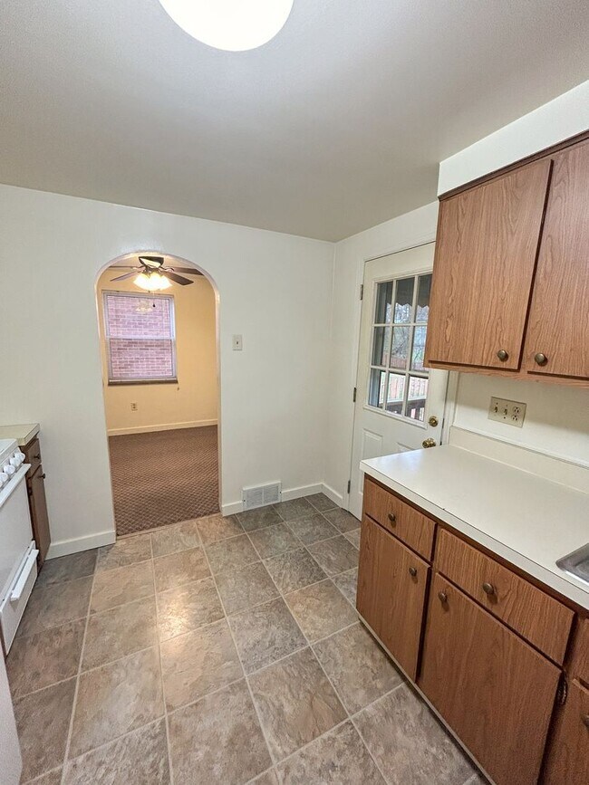 Building Photo - 1028 Fleming St