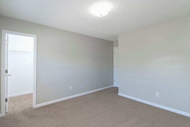 Building Photo - Freshly Updated 3 bedroom Home with New Ro...