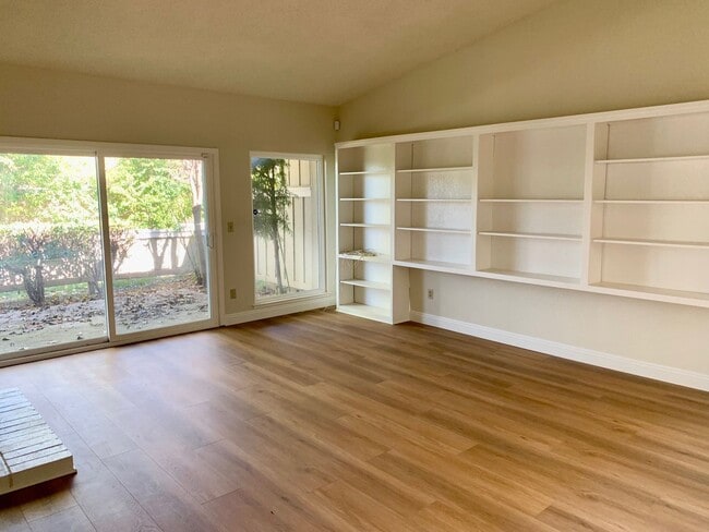 Building Photo - Rare Single-Story Townhome in Gated Sunrise Almaden Community