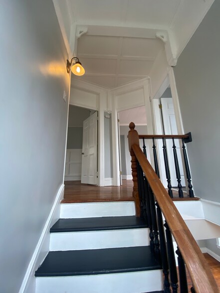 Building Photo - 506 William St