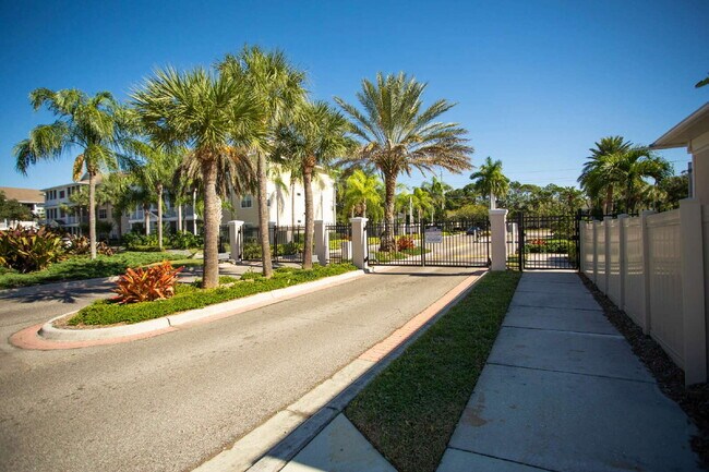 Building Photo - Gorgeous Condo near beaches, shopping and highways