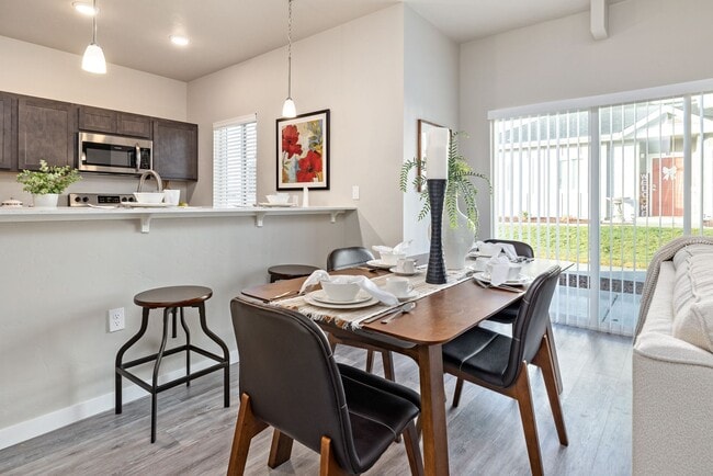 Building Photo - Wilson Creek Townhomes - $500 off with 6-months of free covered parking for move-ins by the end o...