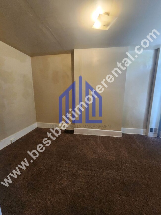 Building Photo - 2 Bedroom Home Available in West Baltimore
