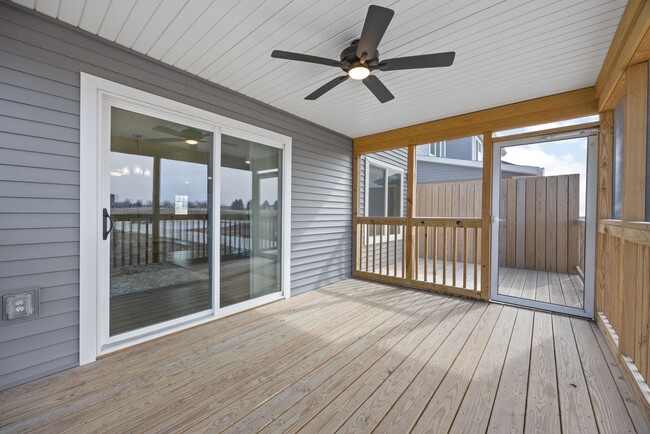 Building Photo - 921 Aiden St