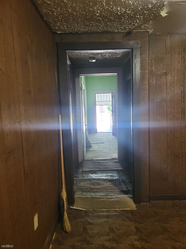 Building Photo - 2 br, 1 bath House - 651 Hall Street