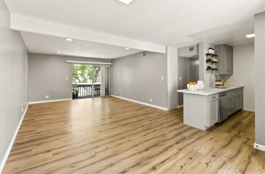 Building Photo - 18620 Hatteras St