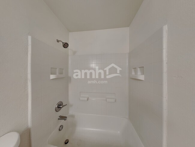 Building Photo - 309 W Vuelta Friso