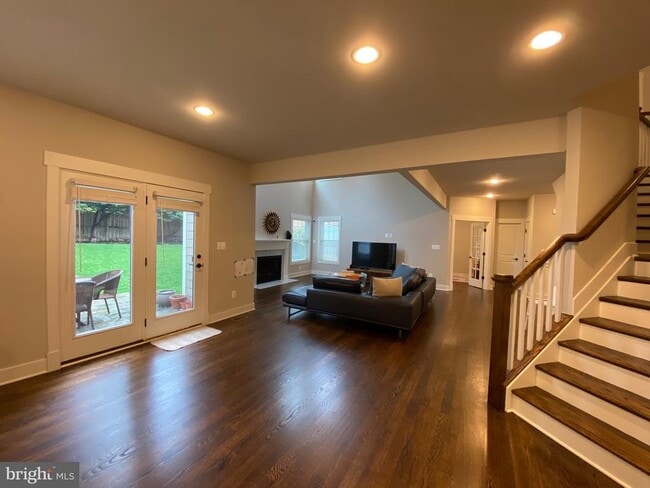 Building Photo - 2233 N Underwood St