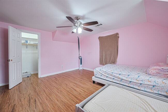 Building Photo - 13351 Oak Leaf Ln