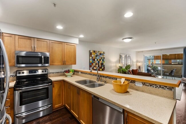 Building Photo - 2 Bedroom Condo in Overlook at Juanita Bay