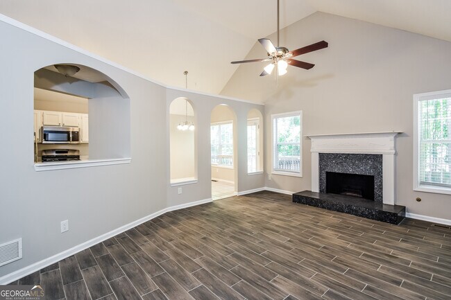 Building Photo - 136 Summer Creek Cove