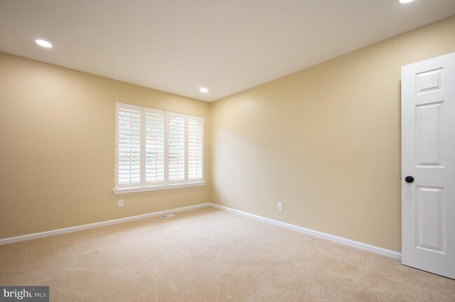 Building Photo - 110 Talleyrand Dr