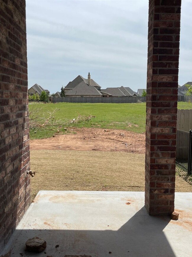 Building Photo - The Enclave-3 bed 2.5 bath home