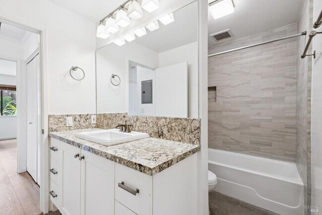 Building Photo - 112 Marinero Cir