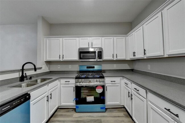 Building Photo - 903 Redwood Dr