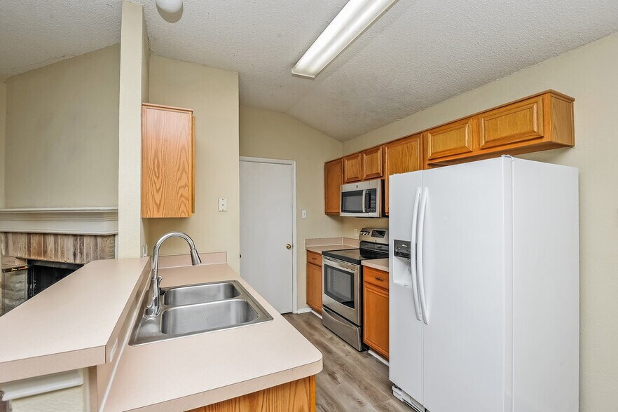 Building Photo - 6366 Twilight Cir
